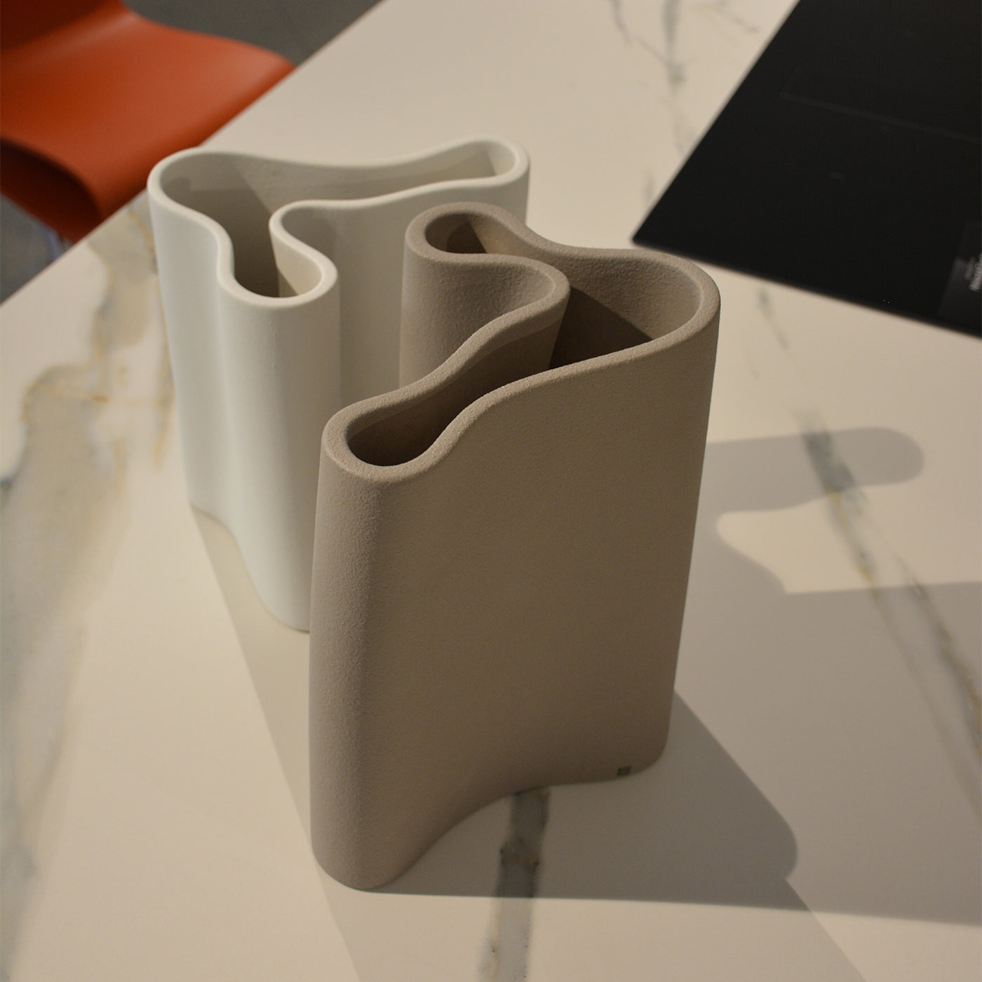 Curved Beige Vase by Flavio Cavalli - Alternative view 3