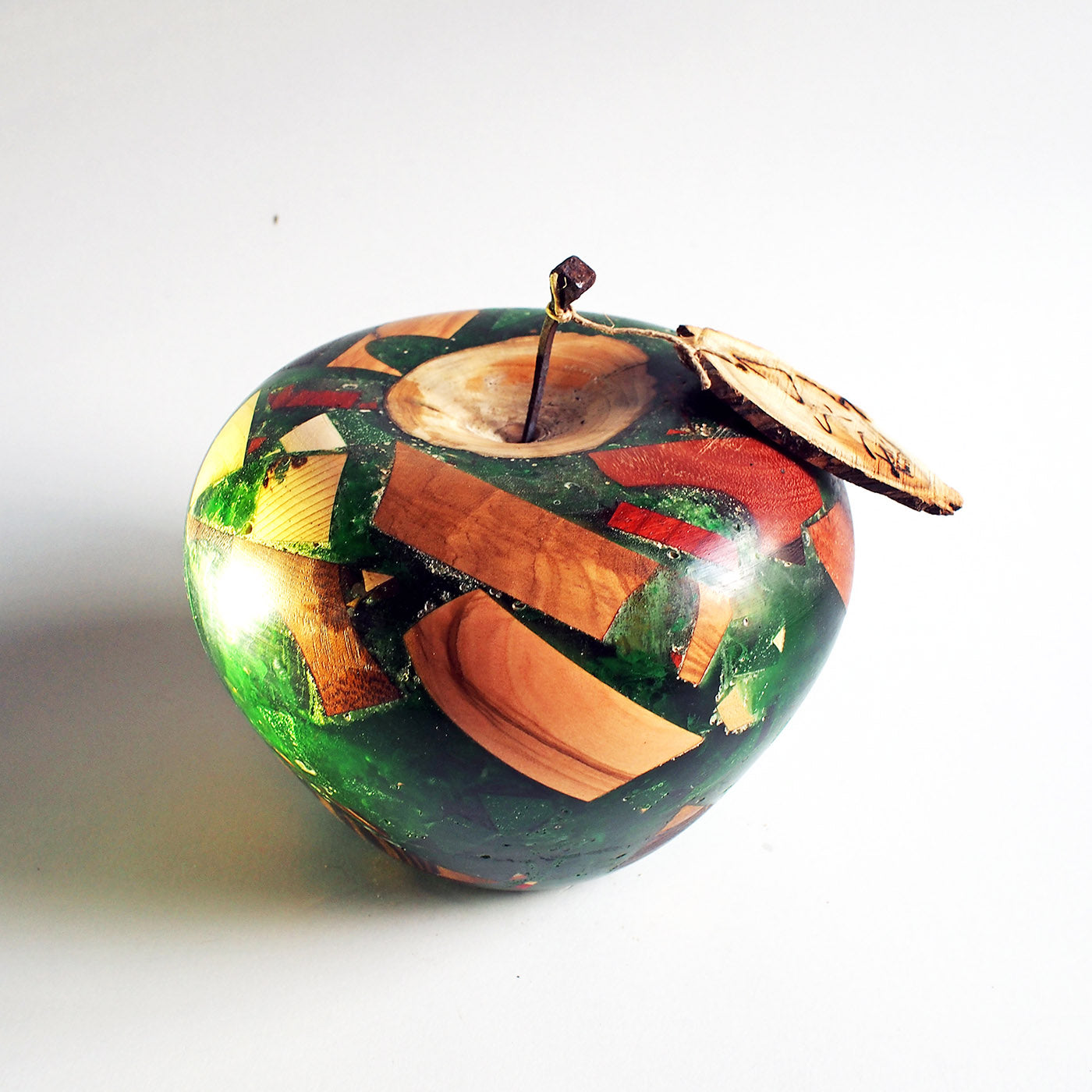 Resin and Wood Apple - Alternative view 3