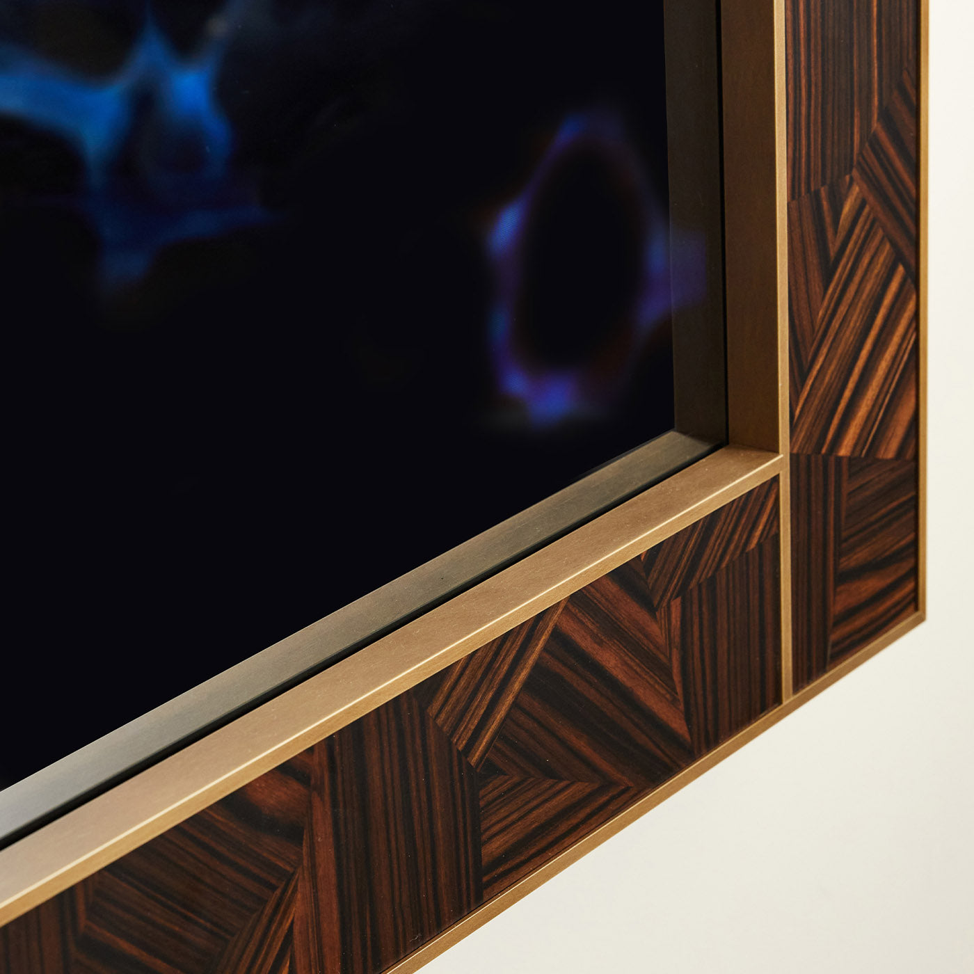 Inda Wall Mirror with Integrated 43" TV by Alfredo Colombo - Alternative view 4