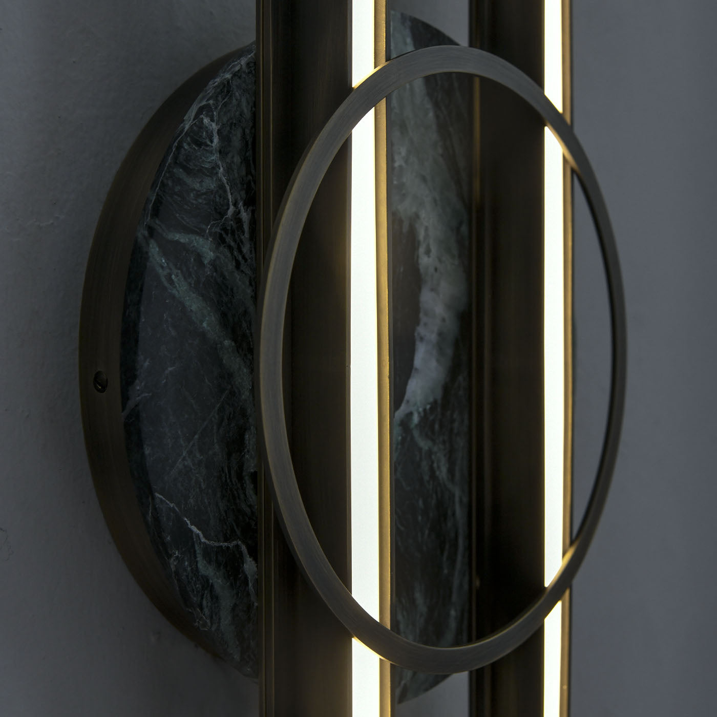 Loop Brass and Marble Wall Lamp - Alternative view 3