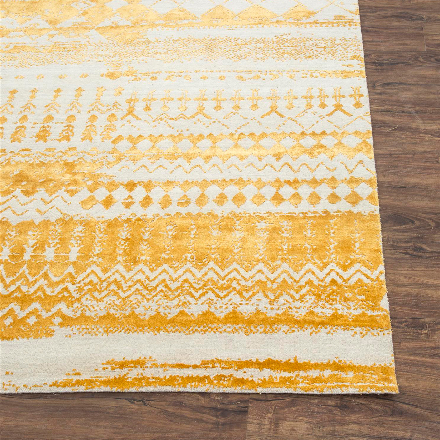 Amber Horizon White & Light Topaz Hand Knotted Rug - Alternative view 1