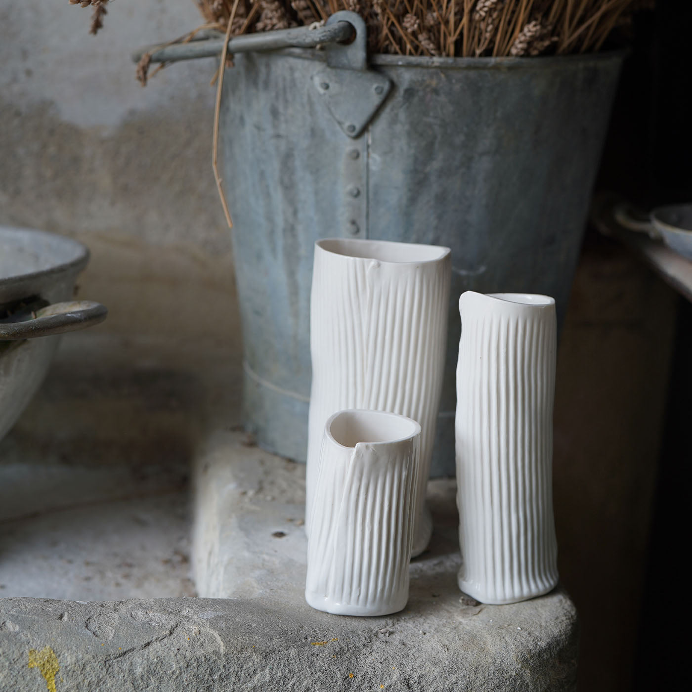 Set of 5 Ribbed Porcelain Vases - Alternative view 5