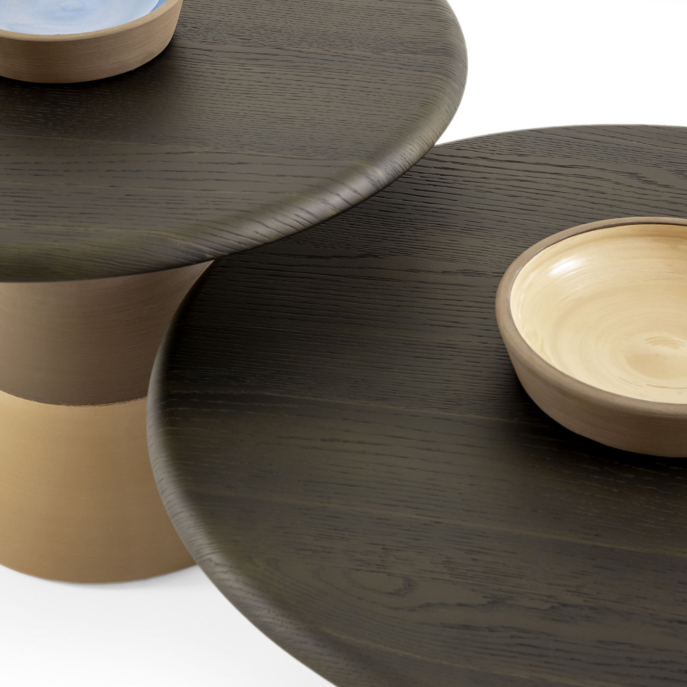 Sablier Kleiner Tisch mit Sockel aus Ton und Platte aus Laguna-Eichenfurnier - Alternative Ansicht 4