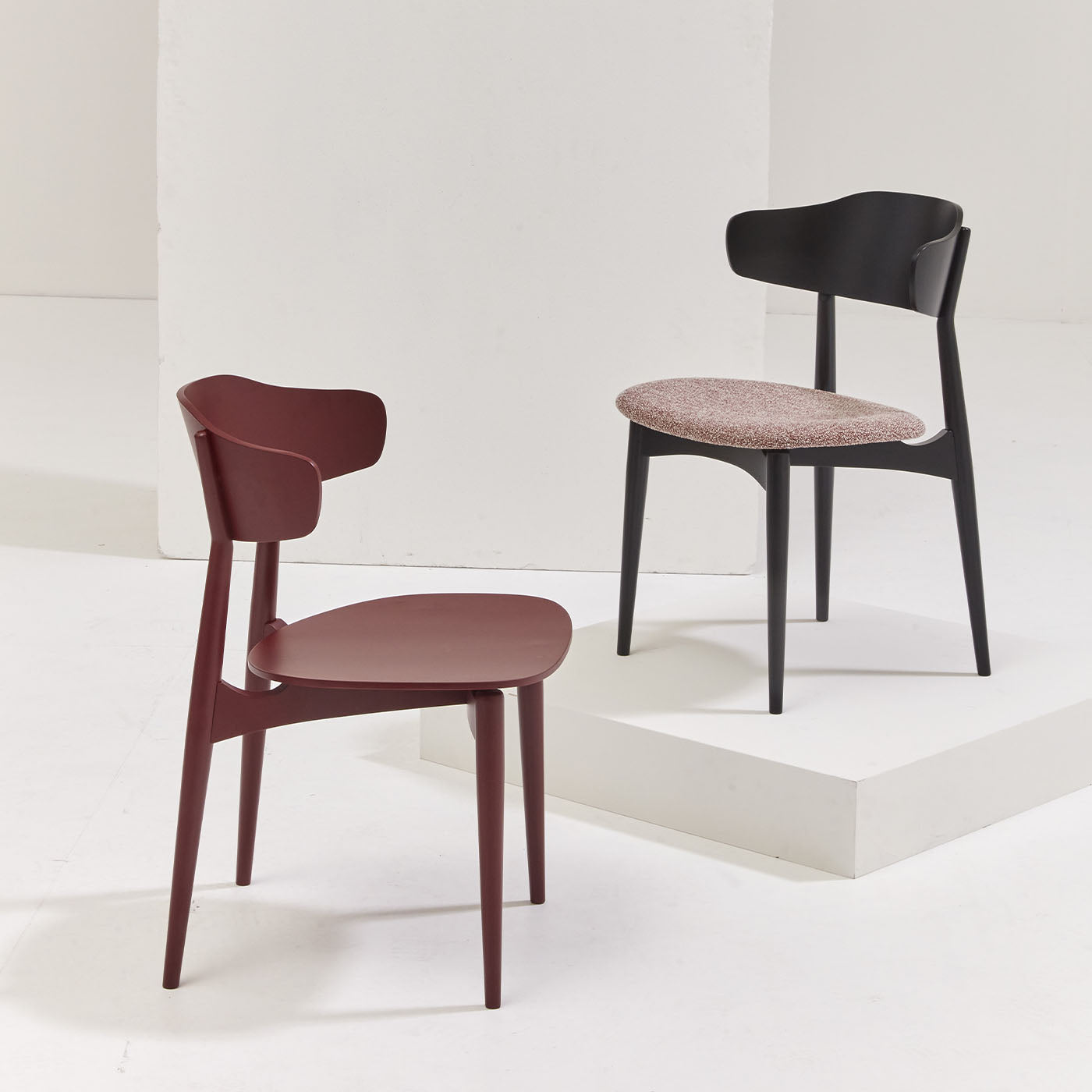 Flow 286 Black Lacquered Beech Chair with  Enra Leather - Alternative view 3