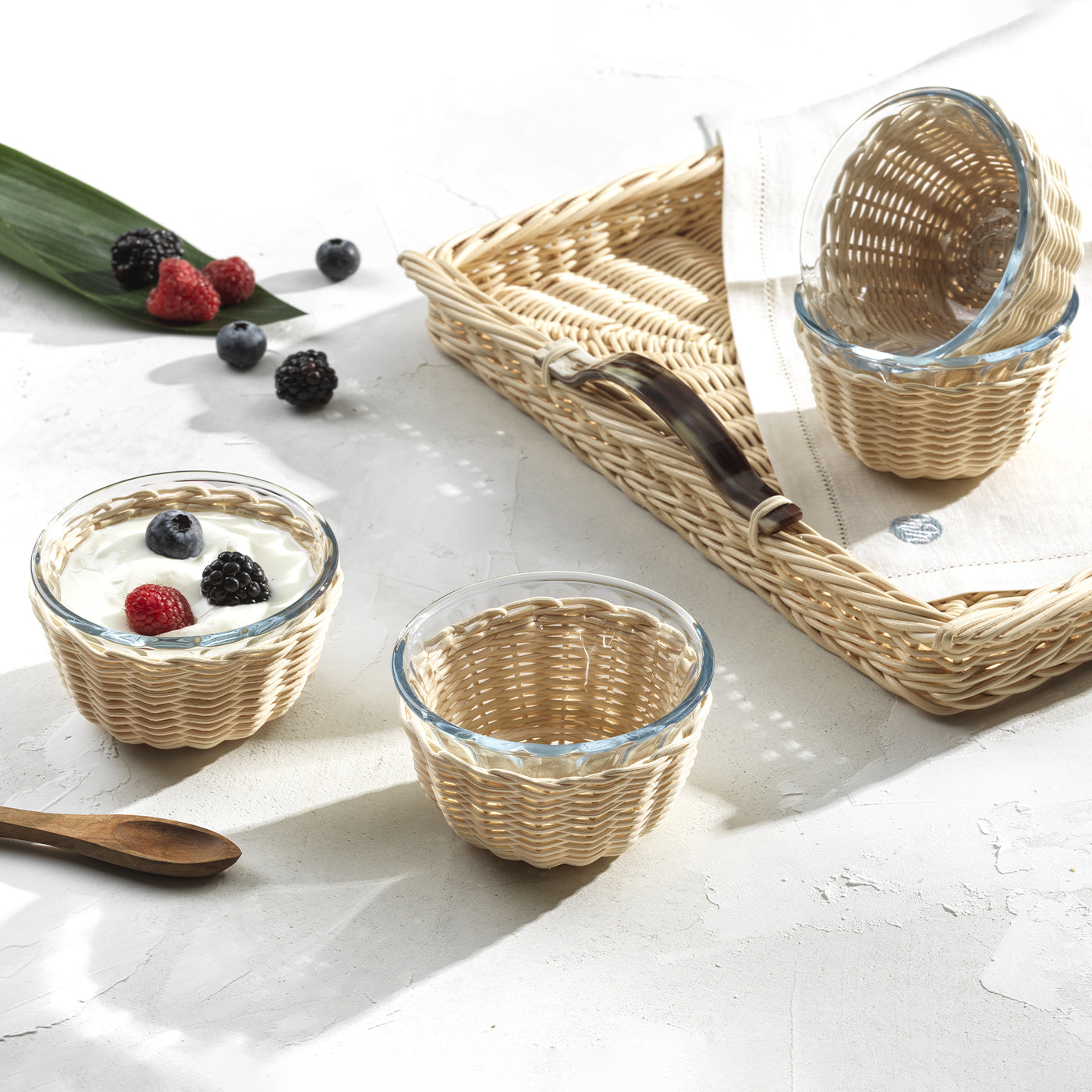 Papavero Square Wicker Tray with Horn Handles - Alternative view 2