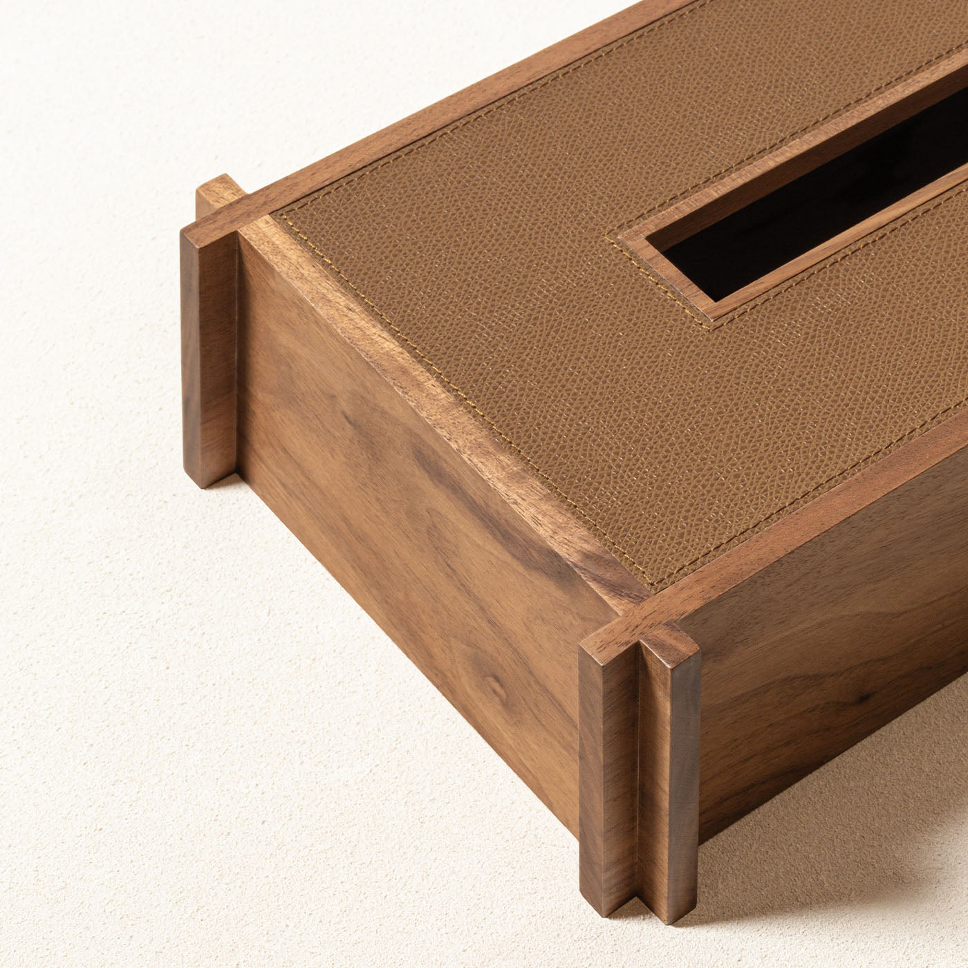 Structura Leather &amp; Wood Brown Rectangular Tissue Holder (Porte-mouchoirs rectangulaire en cuir et bois)  - Vue alternative 1