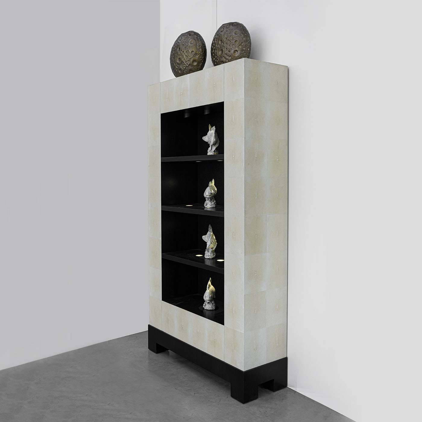 Zen Galuchat Display Cabinet - Alternative view 1
