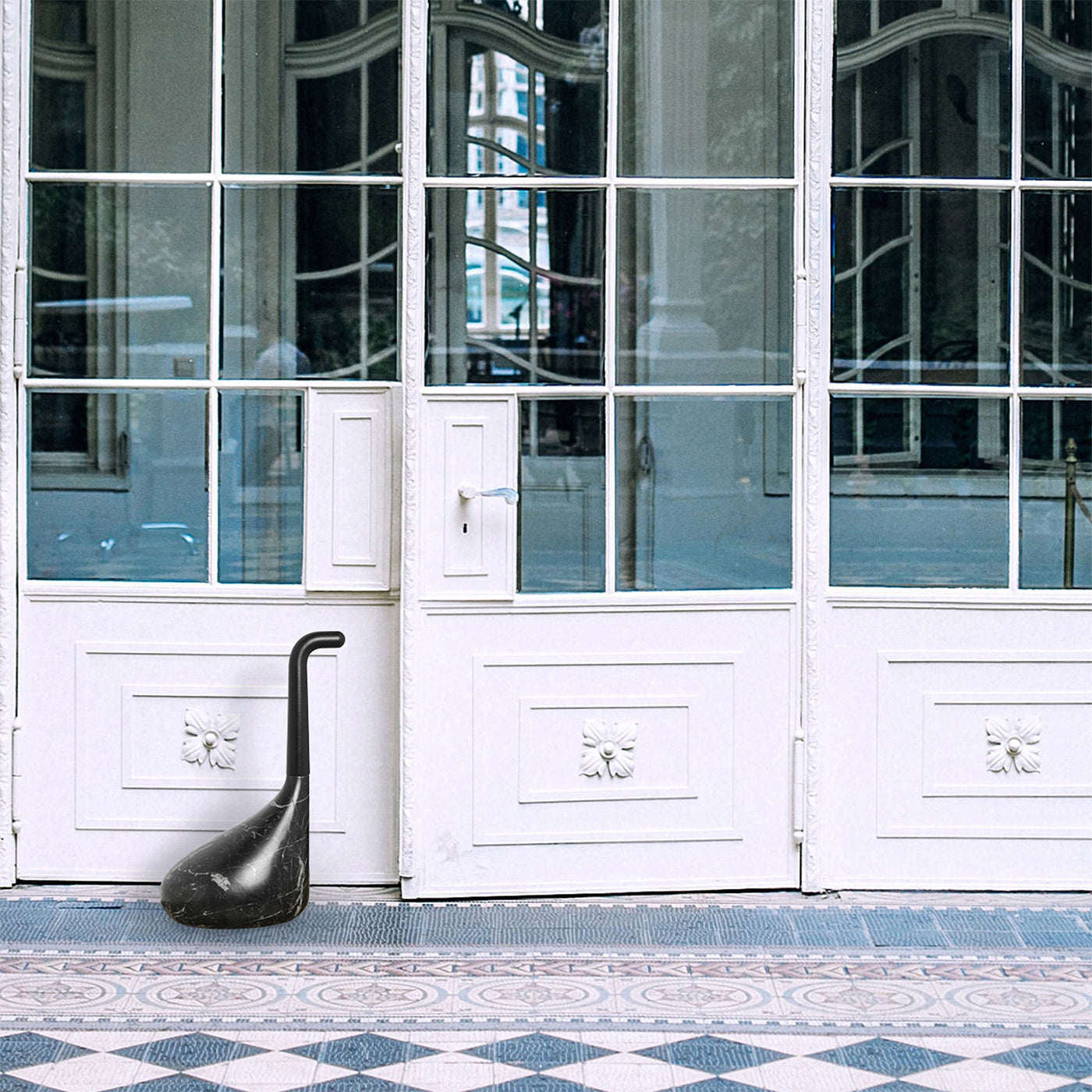 Tope de puerta negro Nessie de Luca Nichetto - Vista alternativa 4