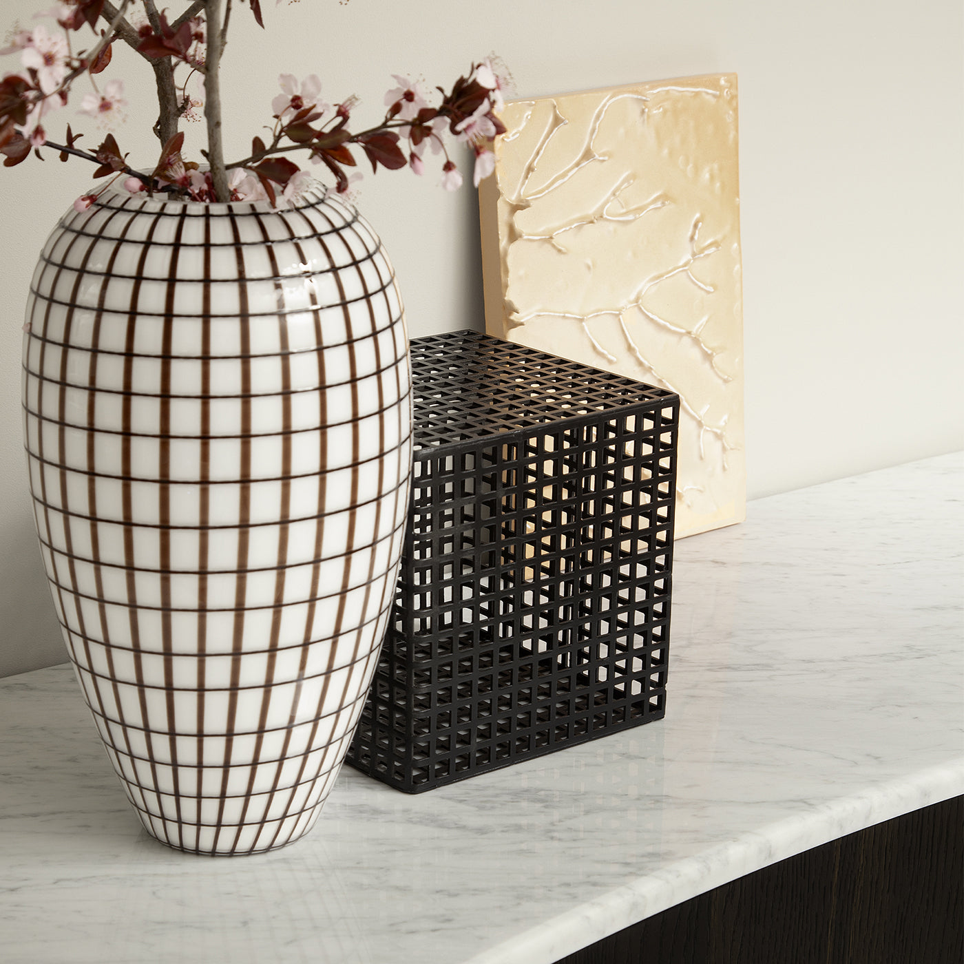 Table console Tetris avec plateau en marbre et pieds en bois de chêne lagunaire - Vue alternative 1