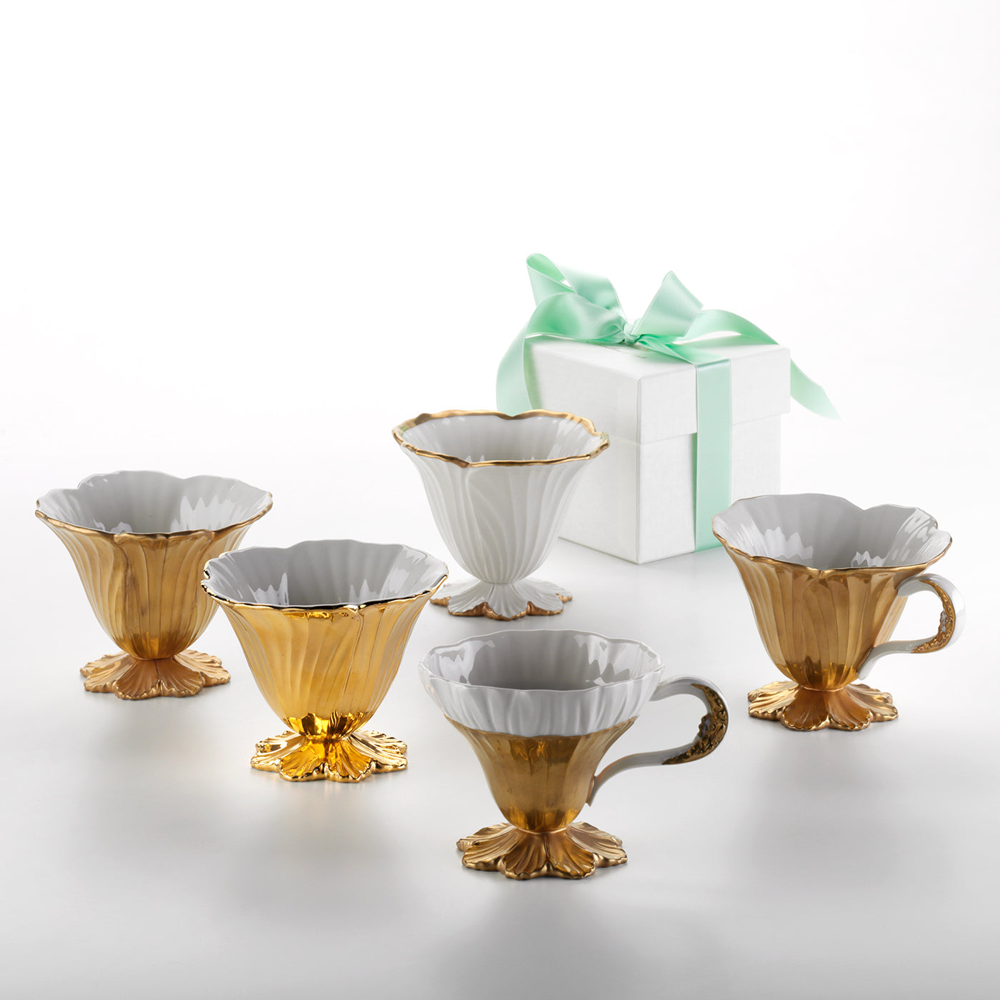 Gold & White Flower Cup - Alternative view 1