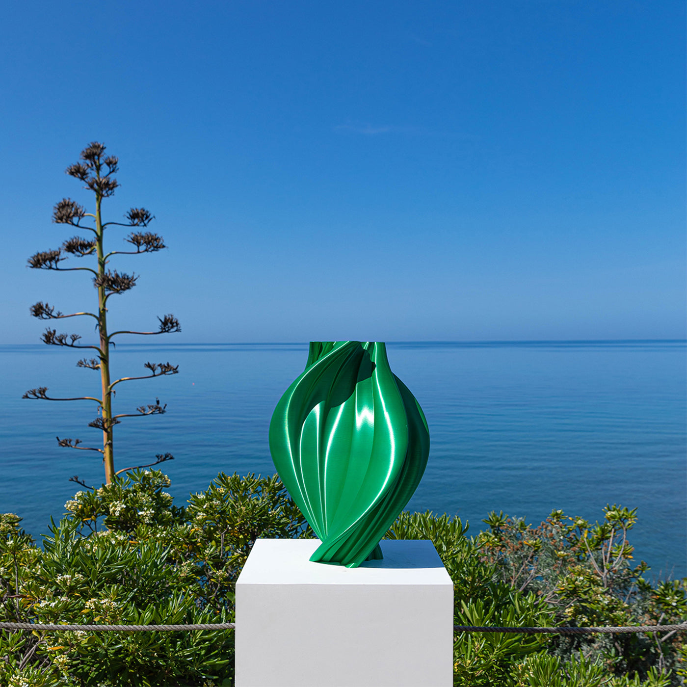 Damocle Green Vase-Sculpture - Alternative view 1