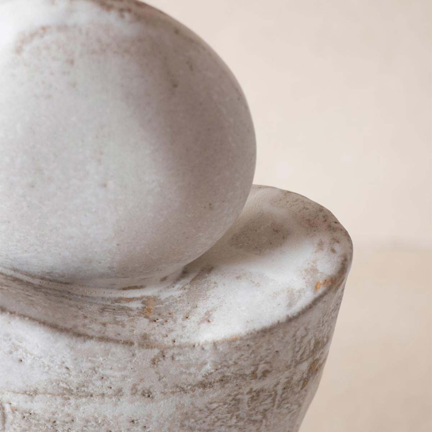 Luna Piena II White Stoneware Sculpture - Alternative view 1
