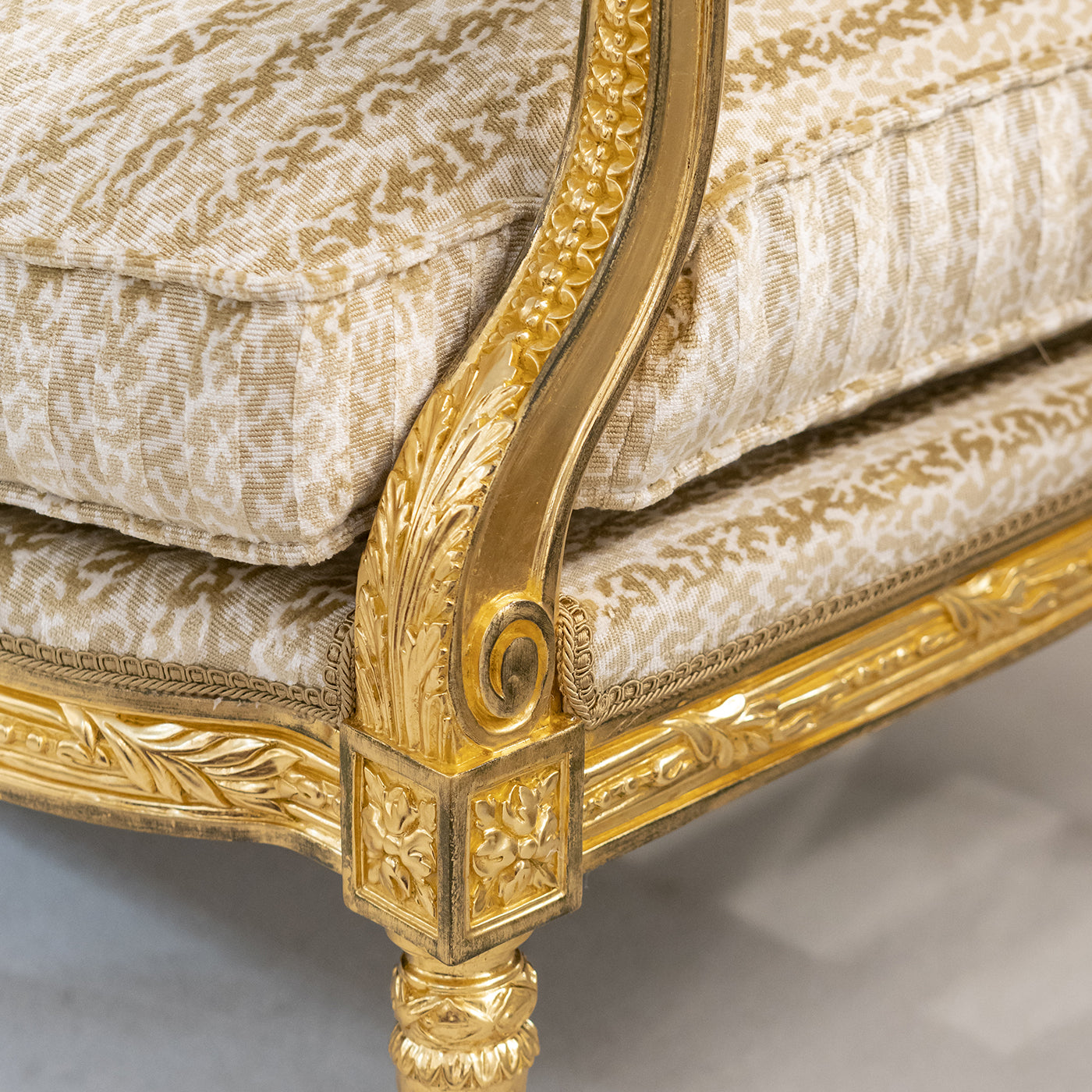 Louis XVI-style Sofa - Alternative view 2
