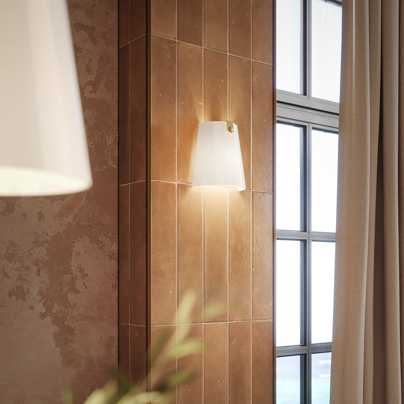 Lampada da parete Bell in ottone naturale e vetro bianco - Vista alternativa 2