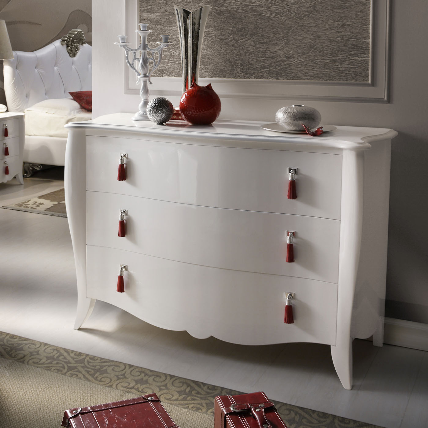 White Lacquered Wood Dresser  - Alternative view 1