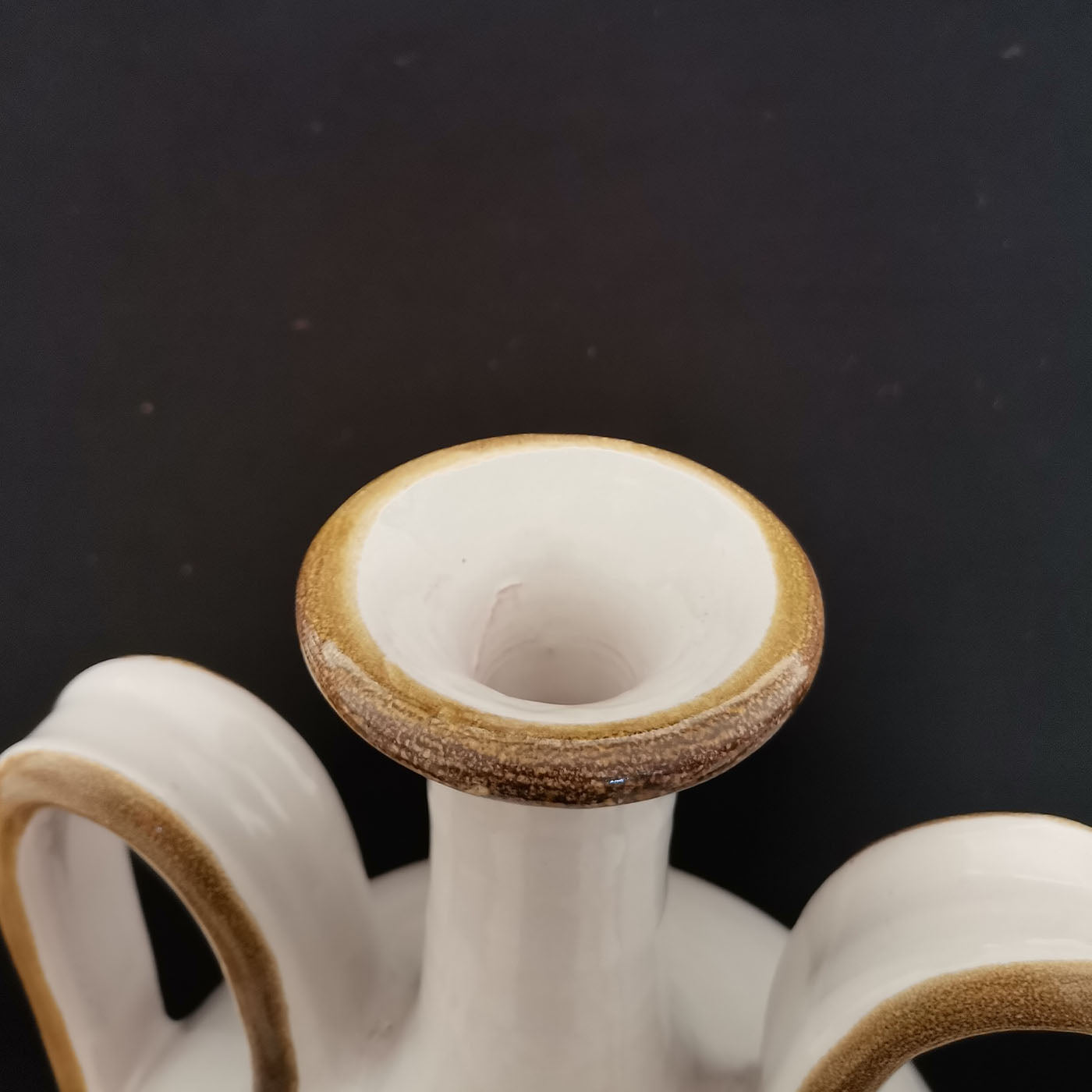 Anthropomorphic White Amphora Vase - Alternative view 4